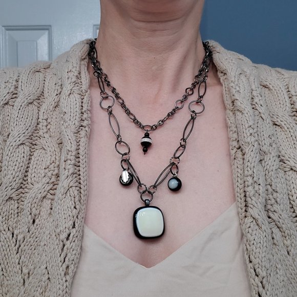 Multi strand metal chained necklace with bead pendants - Picture 2 of 4